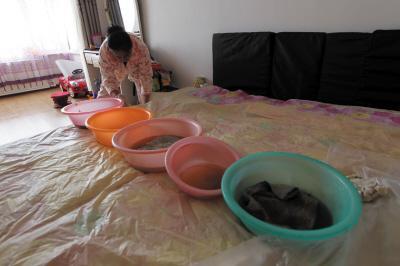 临县楼上漏水，住户失联，小区没物管，业主维权难！律师来支招……